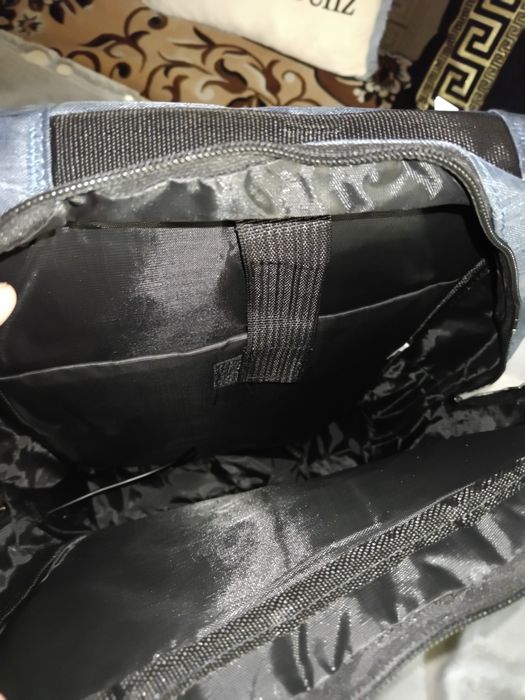 Універсальний рюкзак з міцного тканинного матеріалу.