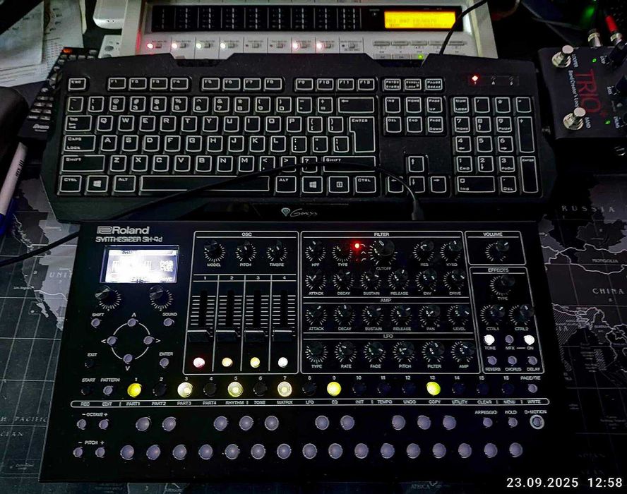 Roland SH-SD syntezator (drum machine)