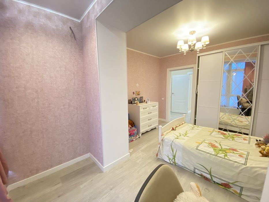 Продам в новобудові 4к квартиру з ремонтом, ЖК Лазурний на Намиві