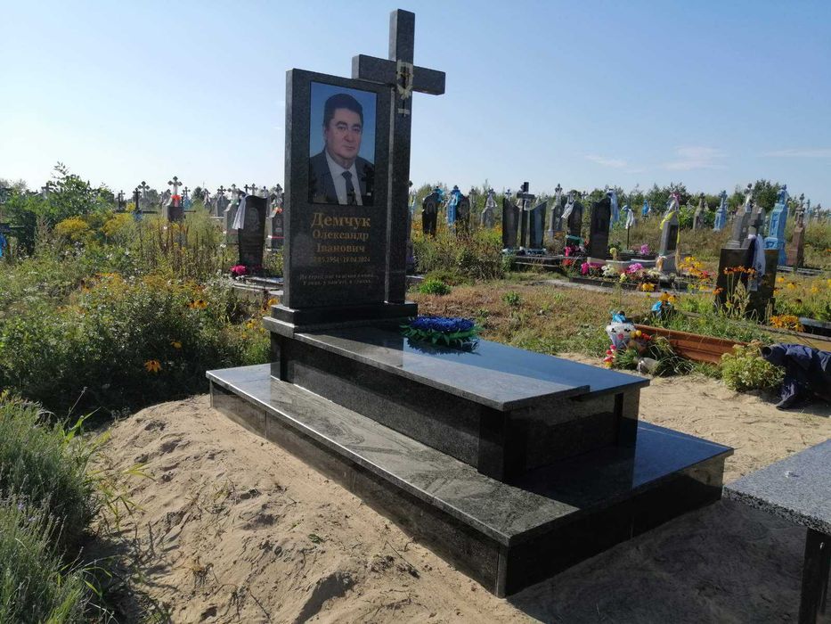 Виготовлення, встановлення, монтаж та демонтаж пам'ятників