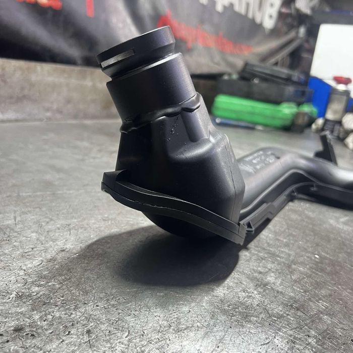 Патрубок ПОСИЛЕНИЙ турбіна / інтеркулер Renault Trafic Opel Vivaro