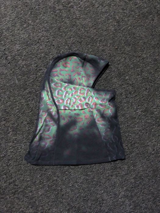 Балаклава що змінює колір та реагує на теплоту