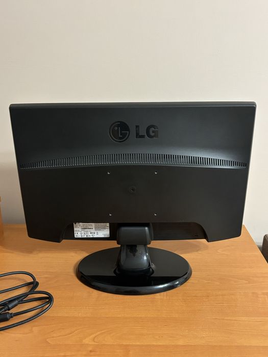 Монітор LG Flatron W2243T-PF