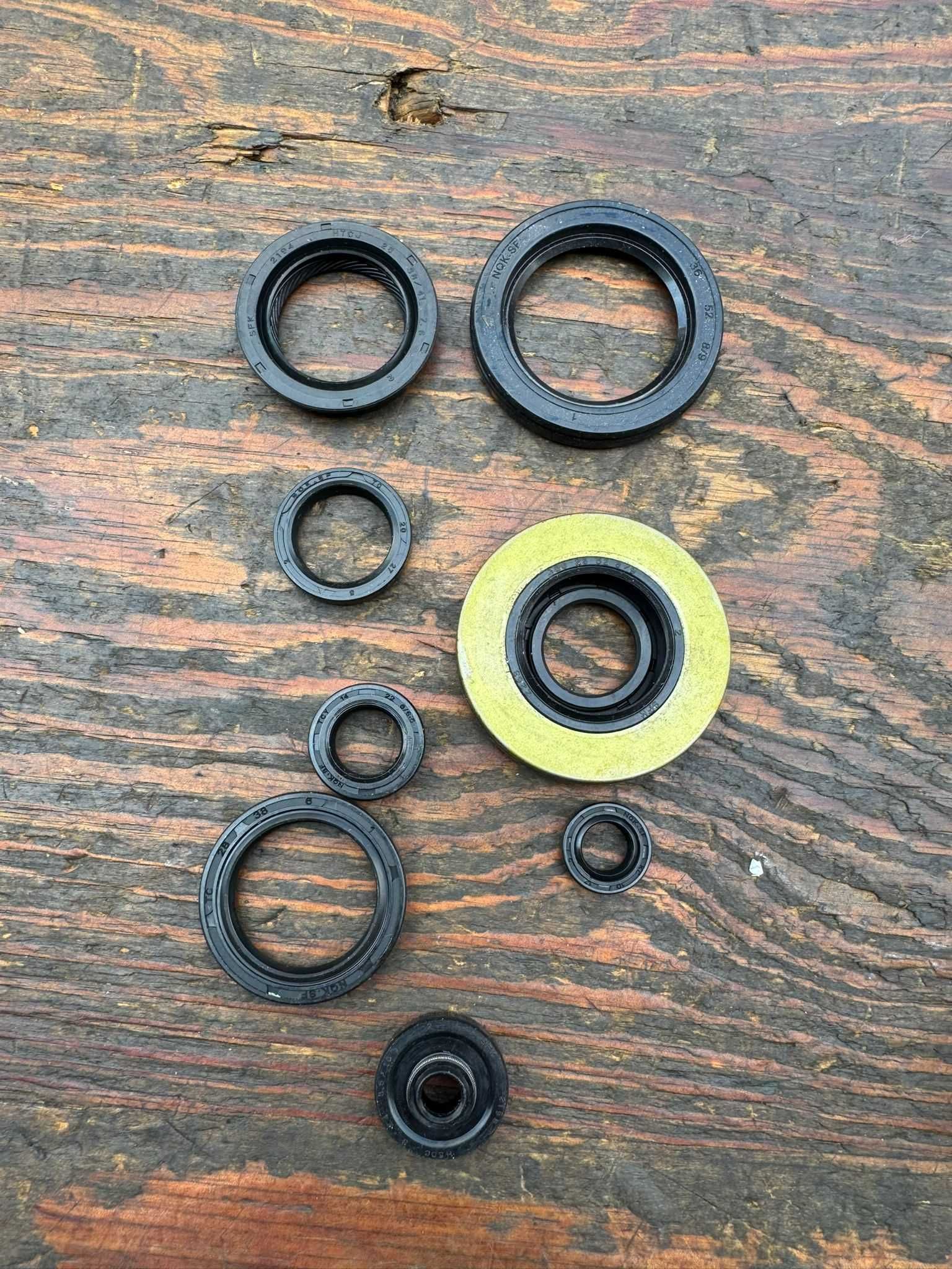 komplet uszczelniaczy oringi paneki panewka suzuki rm 250