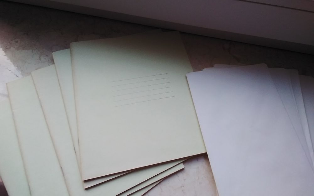 Тетради нотные,бумага  цветная,блокноты.