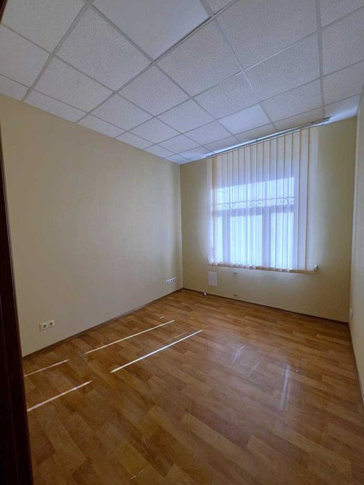 Продам офисное момещение. Отличная локация. Левый берег