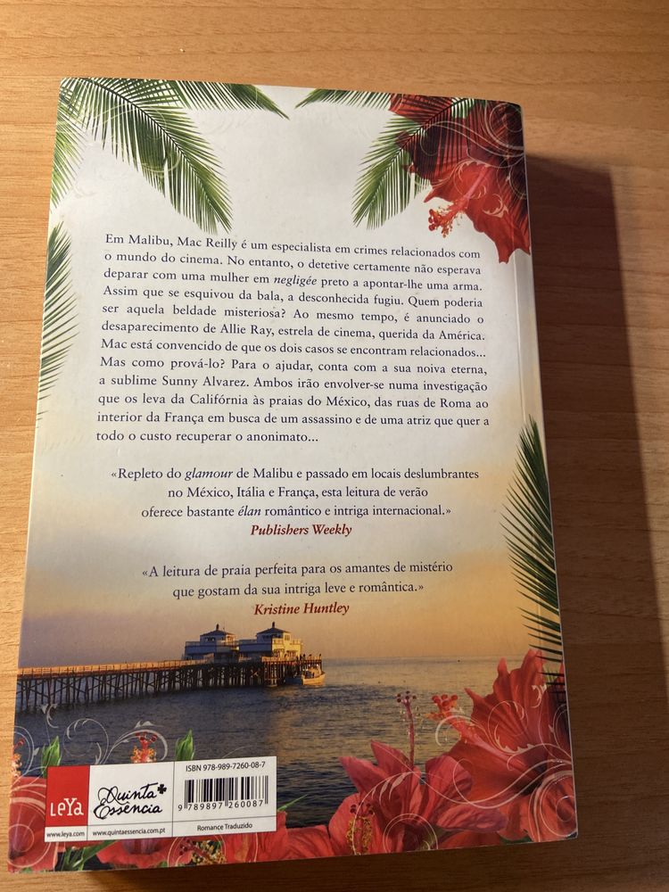 Livro Elizabeth Adler - De Malibu com Amor