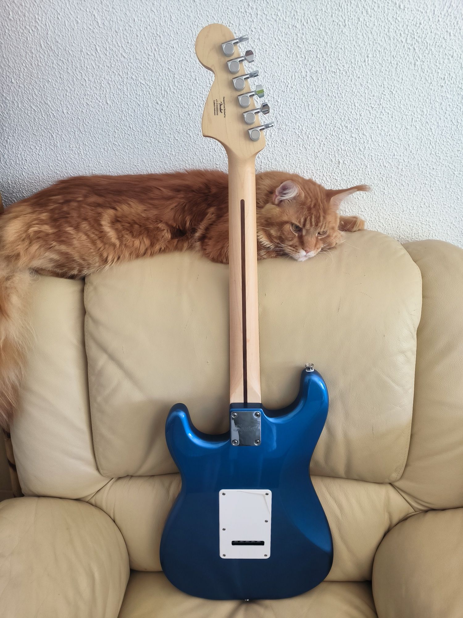 Squier Affinity Stratocaster HSS Pack, Lake Placid Blue