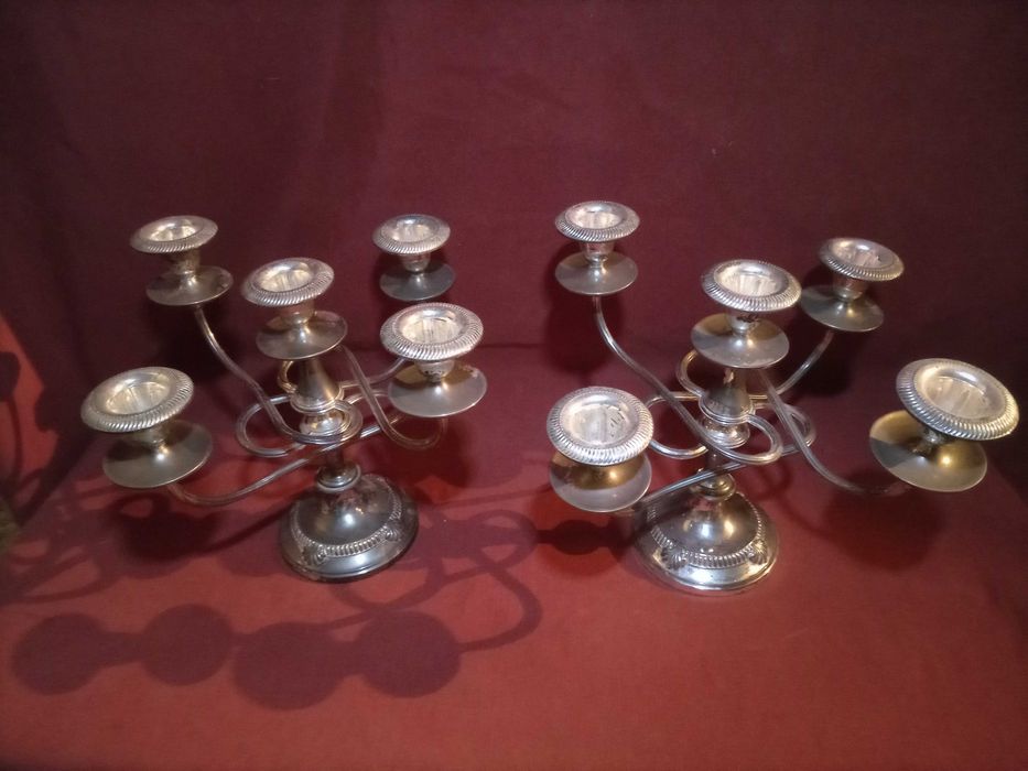 Conjunto de 2 castiçais de 5 braços banhados a prata antigos