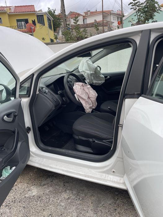 Seat ibiza acidentado 2500€