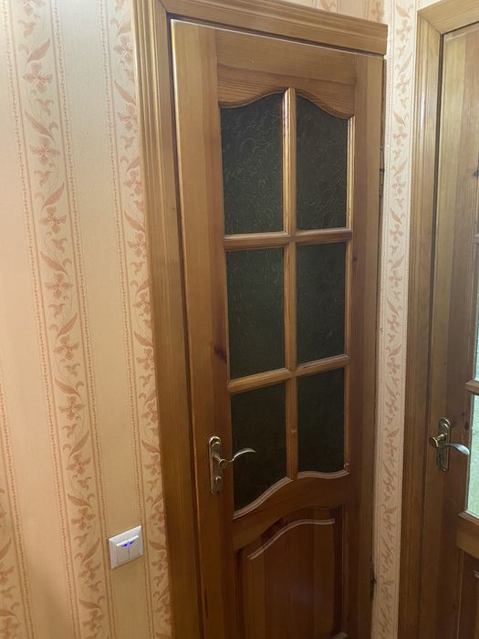 Двері міжкімнатні з замками ,рамами,лиштвою стан нових!