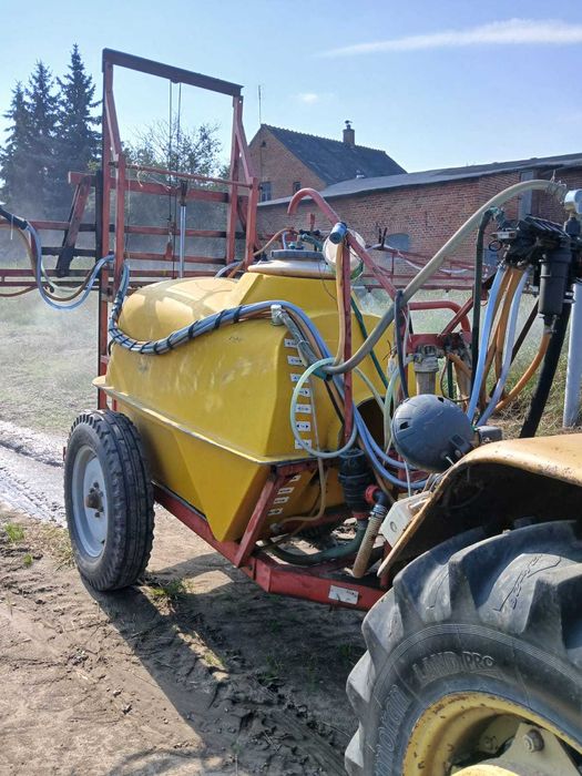 Opryskiwacz ciągany MOSKIT 1200L 12/13,5M