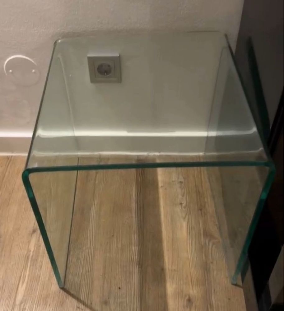 Mesa de vidro com dimensoes 40x40x40 cm