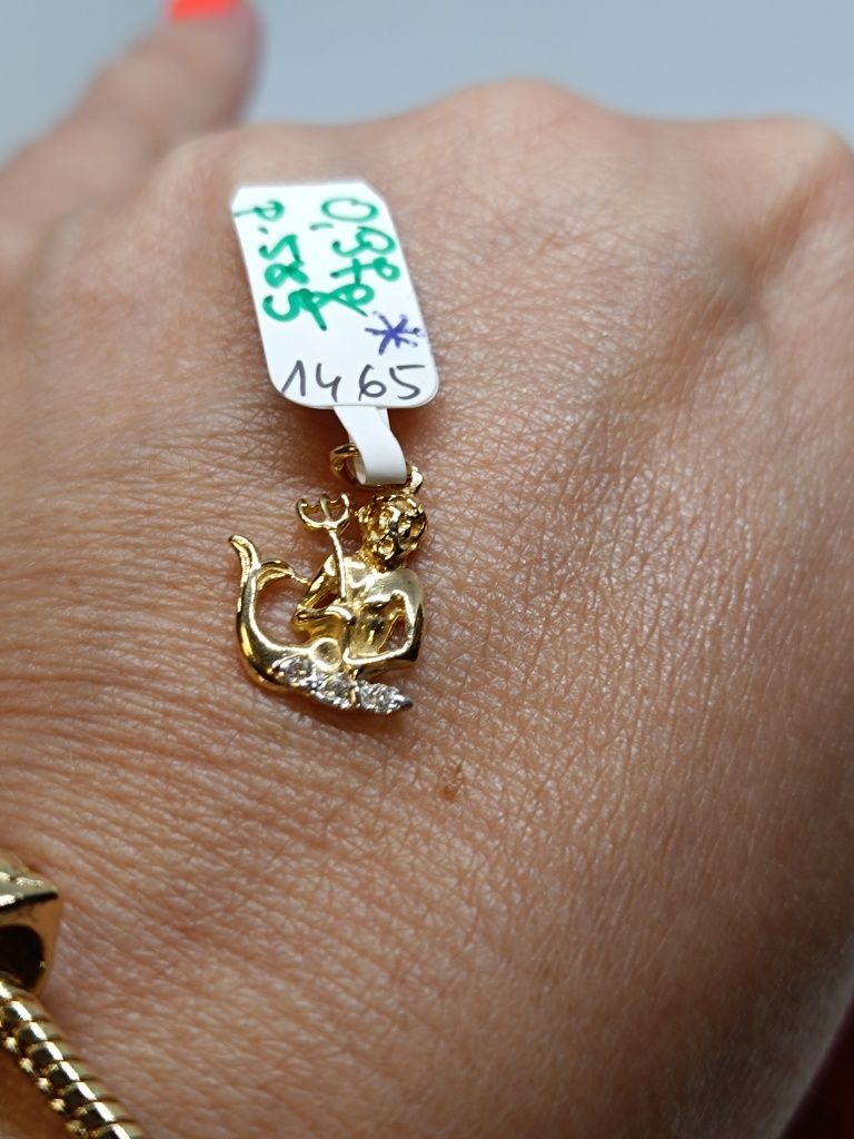 Złoty wisiorek znak zodiaku Wodnik z cyrkoniami, złoto próby 585