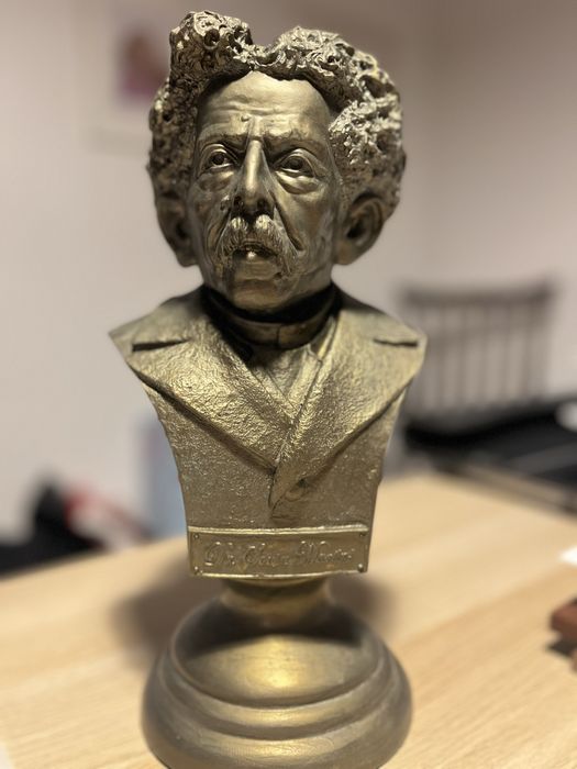 Replica do busto do Dr. Sousa Martins, Bordallo Pinheiro