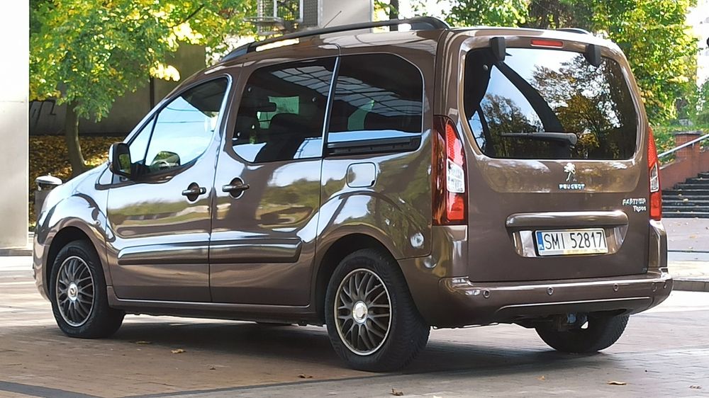 Peugeot partner 2013 ledy 1.6hdi bogate wyposażenie super stan!!!