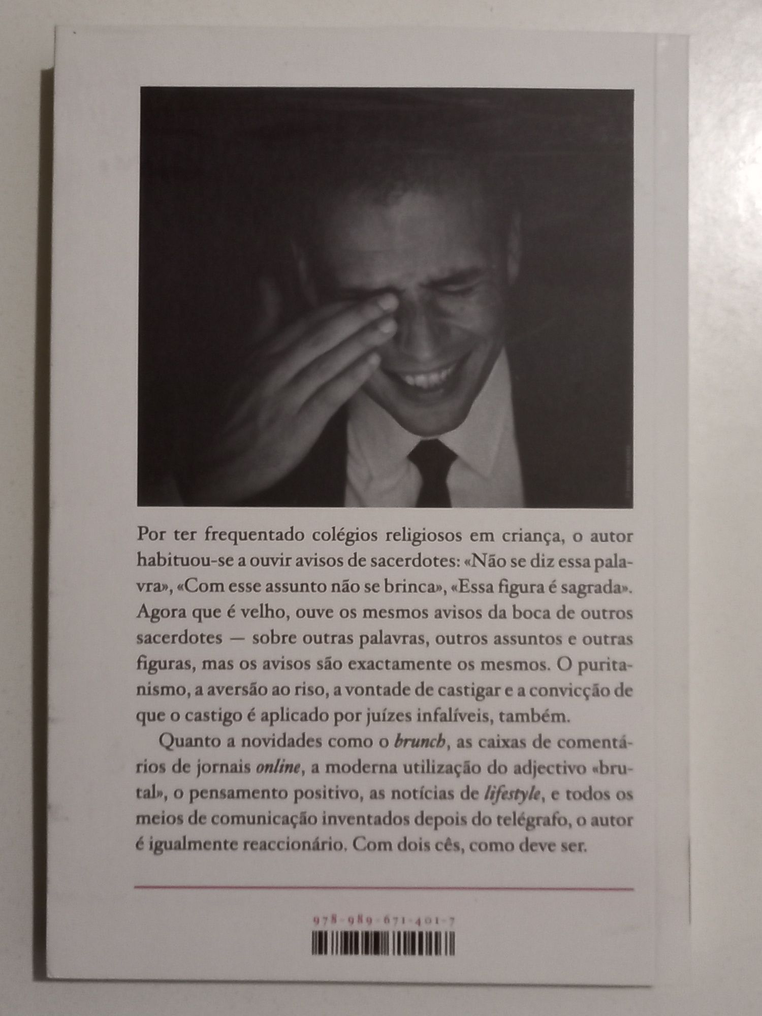 Livro "Reaccionário Com Dois Cês" de Ricardo Araújo Pereira