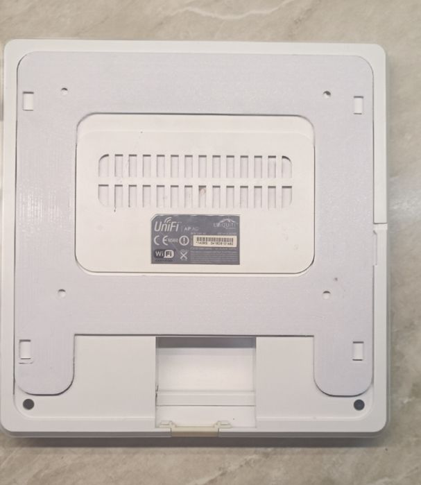 Точка доступу Unifi AP AC