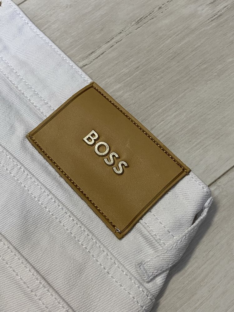 Krotkie spodenki jeansowe HUGO BOSS  34,36,38,40