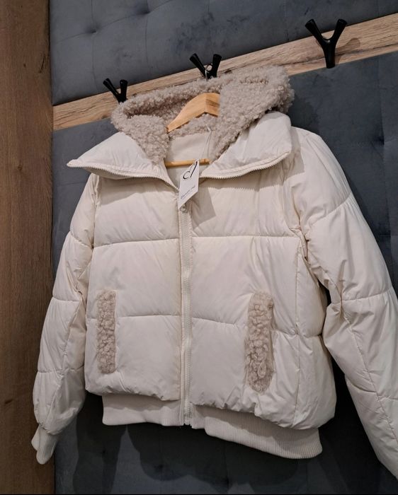 Piękna nowa śmietanowa kurtka z kapturem m/ l