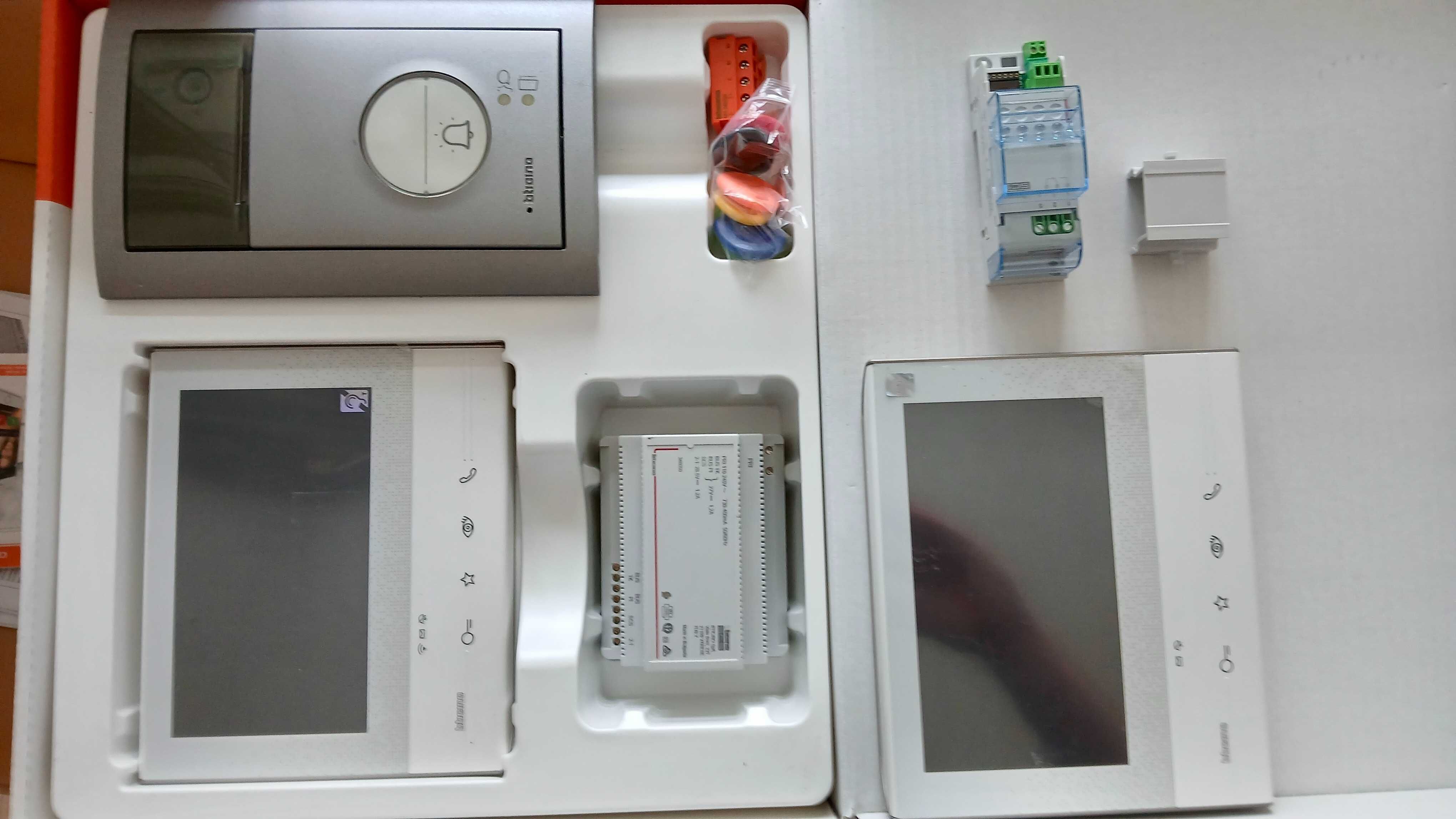 Sprzedam zestaw Wideodomofon 7" Classe 300X13E SMART WiFi