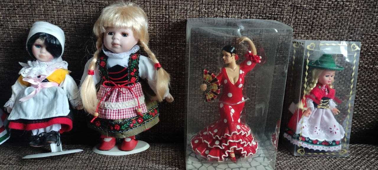 продам срочно оригинальные фарфоровые куклы народов мира