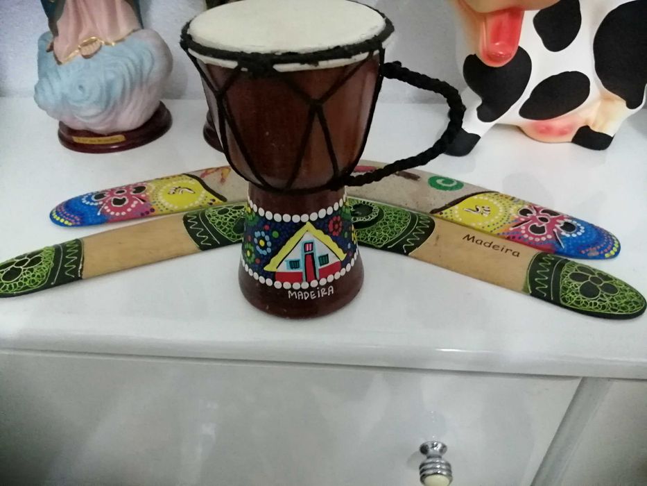 Dois Boomerang e um batuque (artesanato da Madeira)