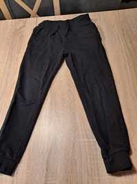 Spodnie dresowe czarne Tanio