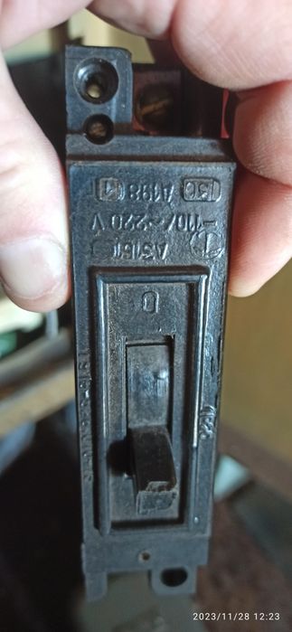 Продам пускатели,автоматические выключатели ,реле.