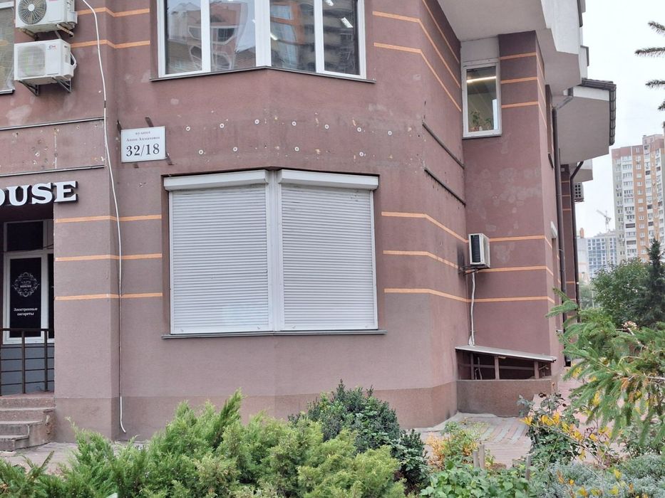 Оренда з грудня ~ приміщення 39 м² ~ Ахматова 32/18