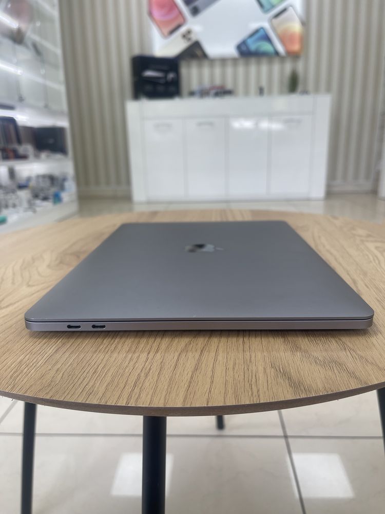 MacBook Pro 13 2019 i5/8/128 Space