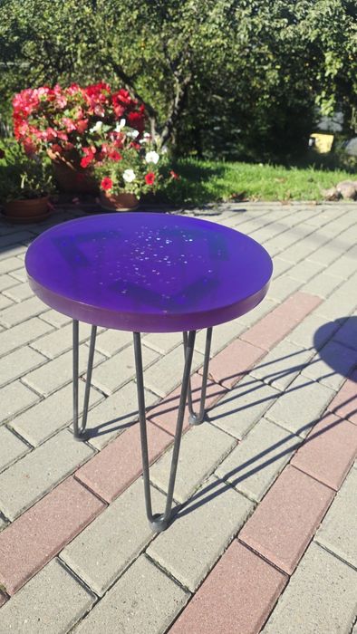 Stolik z żywicy epoksydowej