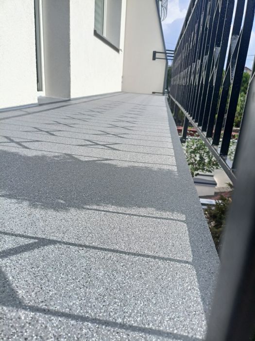 Posadzki żywiczne,remonty posadzek przemyslowych .