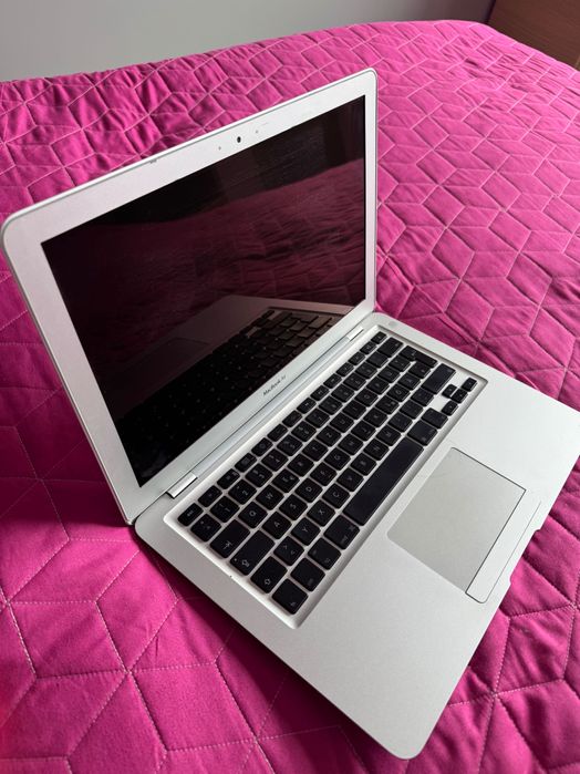 MacBook Air z ekranem 13.3 cala