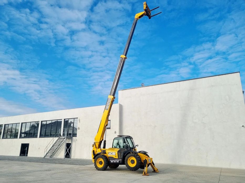 JCB 540-140 jak Manitou MT 1440 BC38