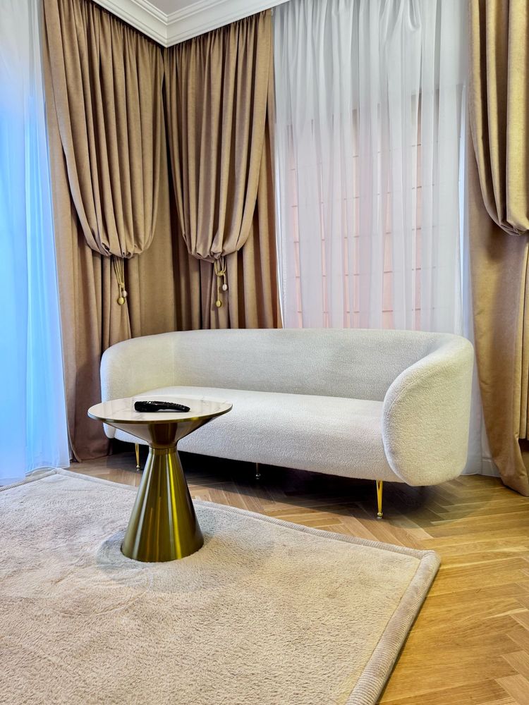 Trzyosobowa Sofa Bouncle glamour jak NOWA świeżo wyprana