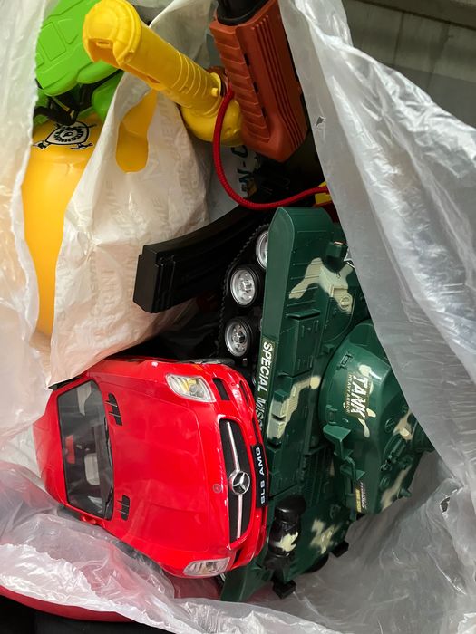 Oddam zabawki dla chłopca samochody