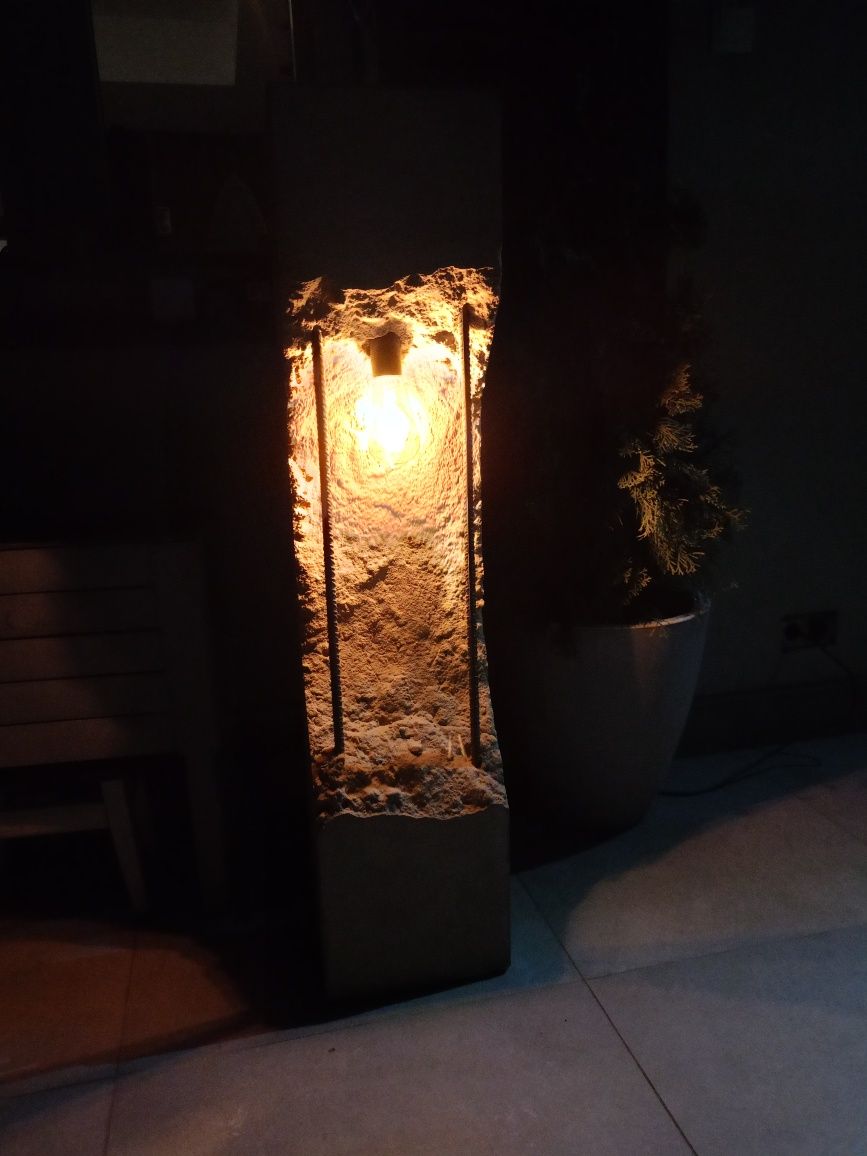 Lampa betonowa ogrodowa do salonu na taras