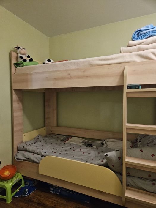 Дитяче ліжко, двоповерхове з двома матрацами.Ідеальний стан