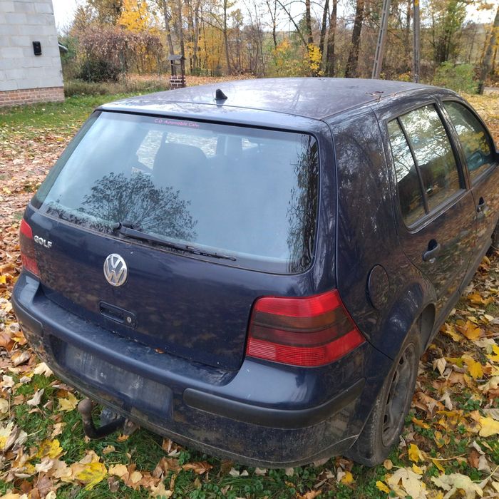 VW  Golf 4 1.4 16 v 75 KM benzyna.