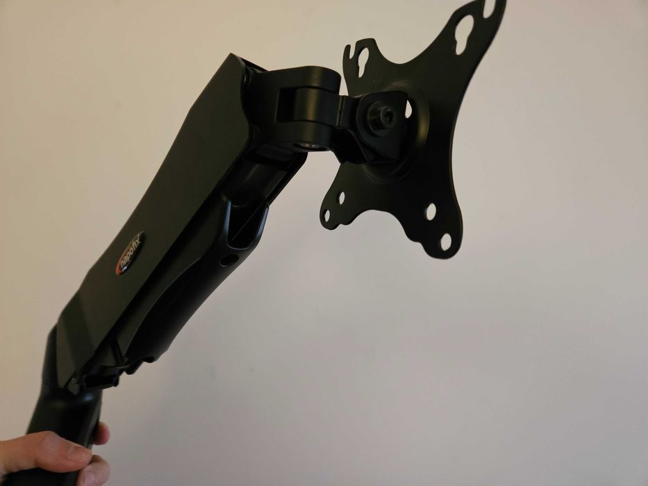 Monitor Gaming LG Ultragear 24'' FHD 180Hz FreeSync