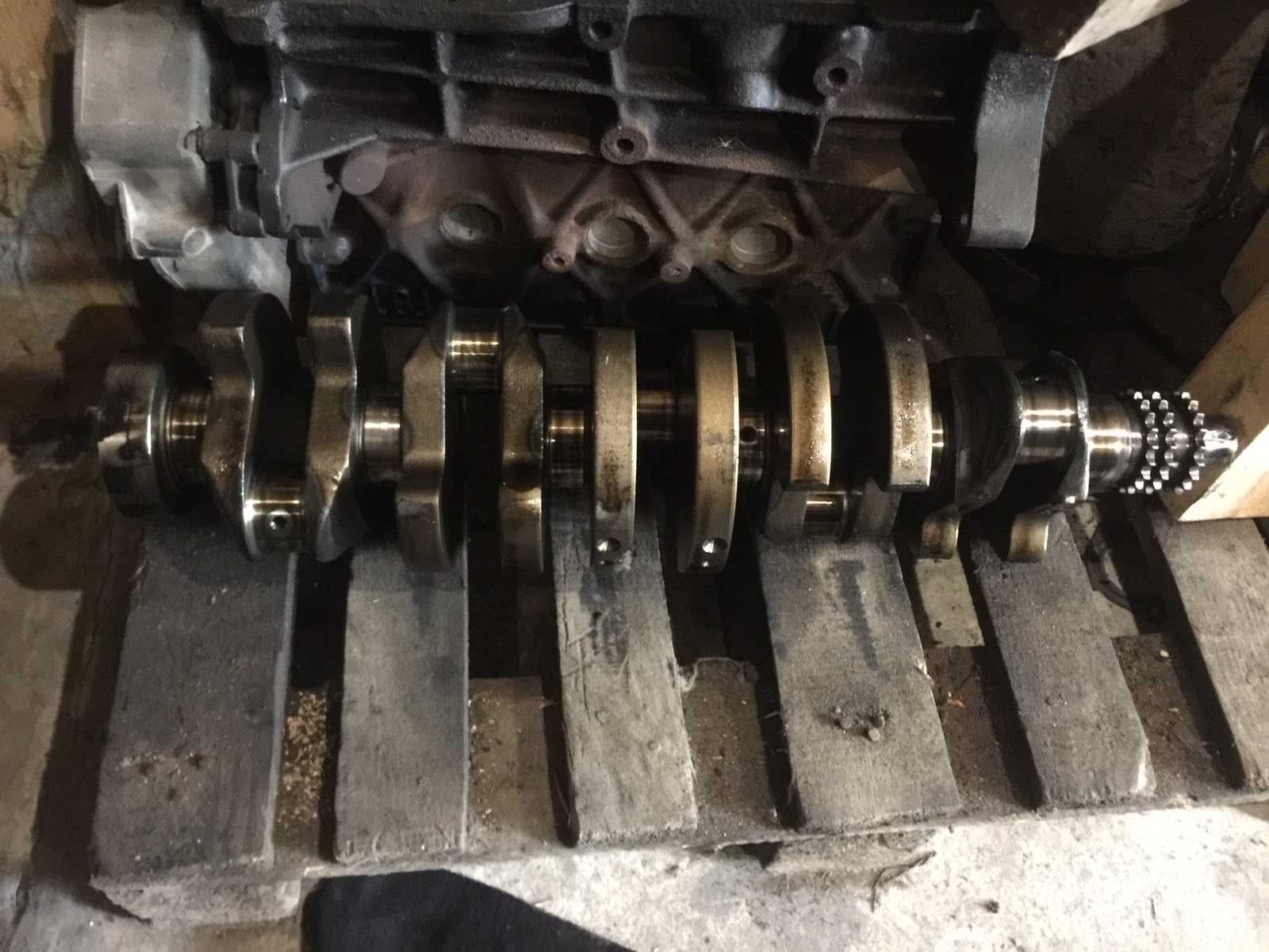 Коленвал Mercedes 2.9tdi OM 602 Sprinter W210 Vario