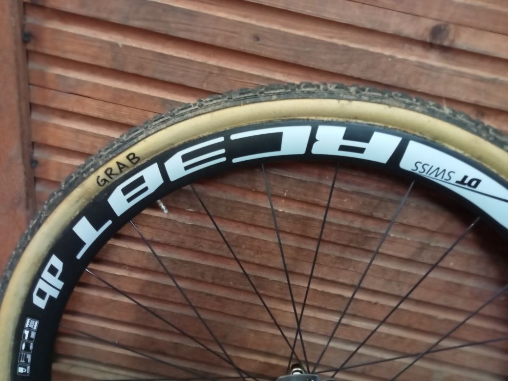 Koło przednie carbonowe dt Swiss solidne rc38t db, pod tarczę,szytka