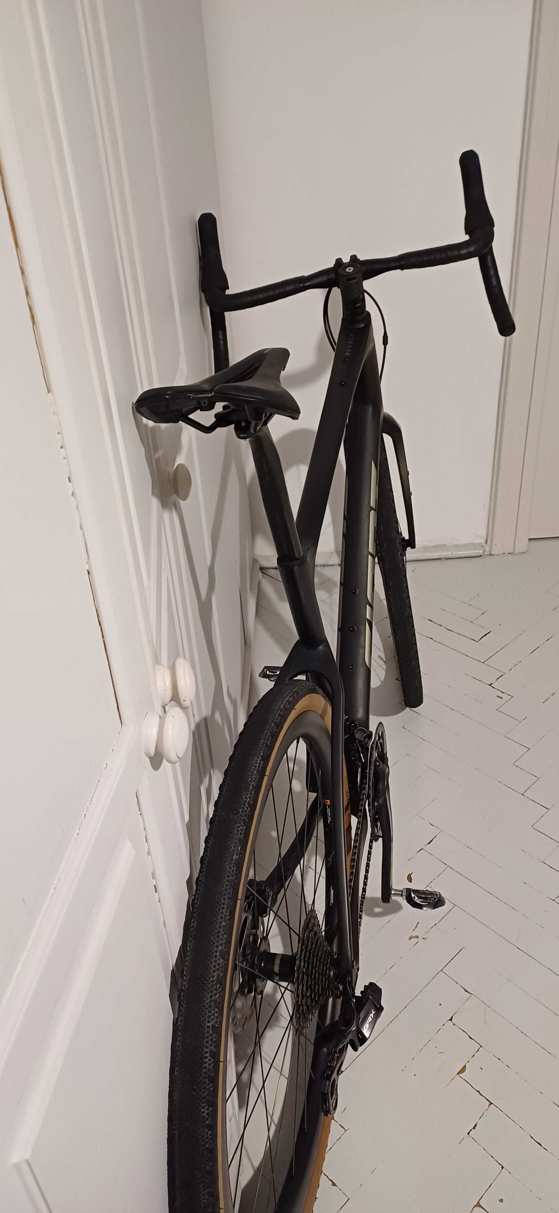 Sprzedam rower GIANT  REVOLT  ADVANCED  0 -  MODEL  z 2024 roku