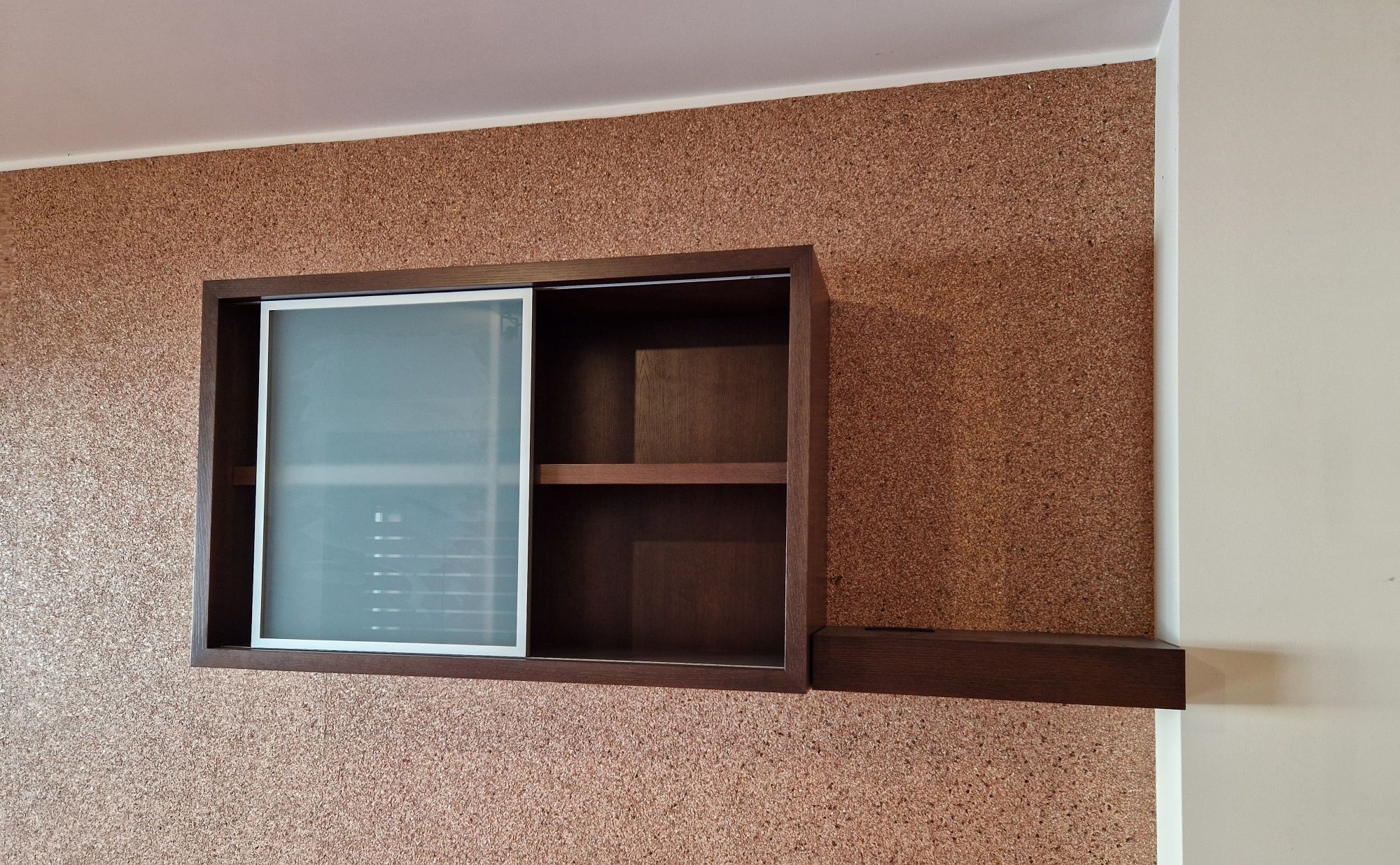 Armário de sala com porta correr em vidro