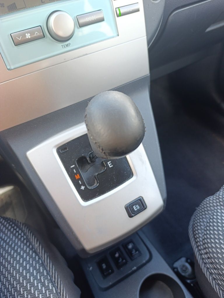 Sprzedam Toyotę Verso automatyczną 1.8 benzyna 7 miejsc