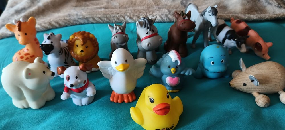 Різні фігурки тваринок