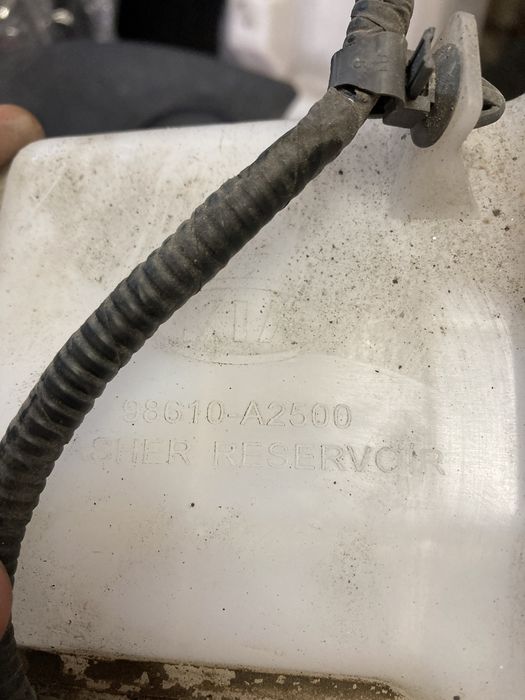 Бачок омивача з моторчиком  Kia Ceed 2 98610-a2500