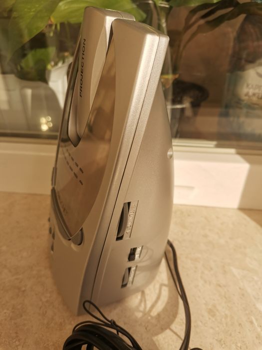 Clatronic MRC 665 P радіо-годинник із функцією проєкції часу.