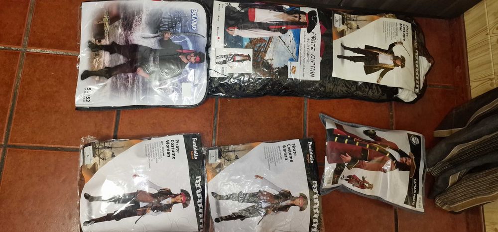 Pirate set for party Carnaval or Halloween. Conjunto piratas carnaval.